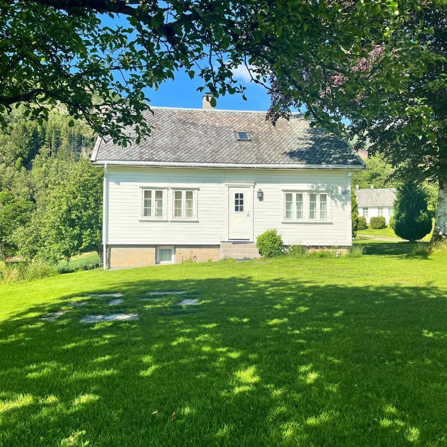Hoiland Gard Gardshotellet Hjelmeland エクステリア 写真