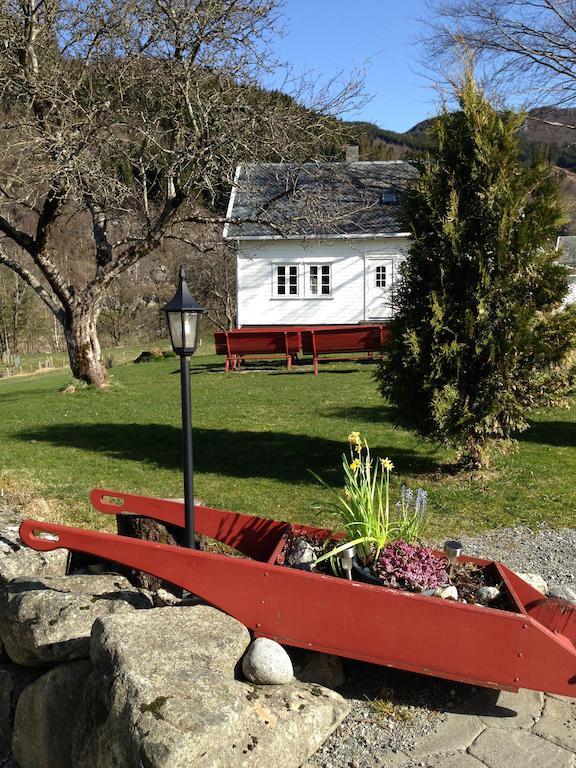 Hoiland Gard Gardshotellet Hjelmeland エクステリア 写真