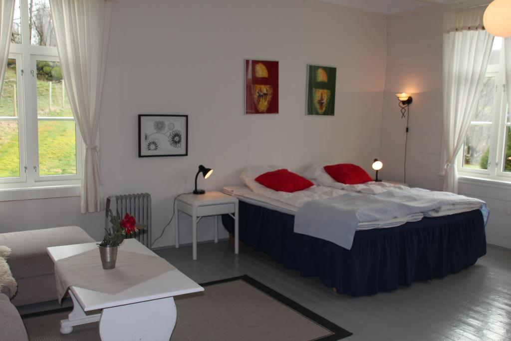 Hoiland Gard Gardshotellet Hjelmeland エクステリア 写真